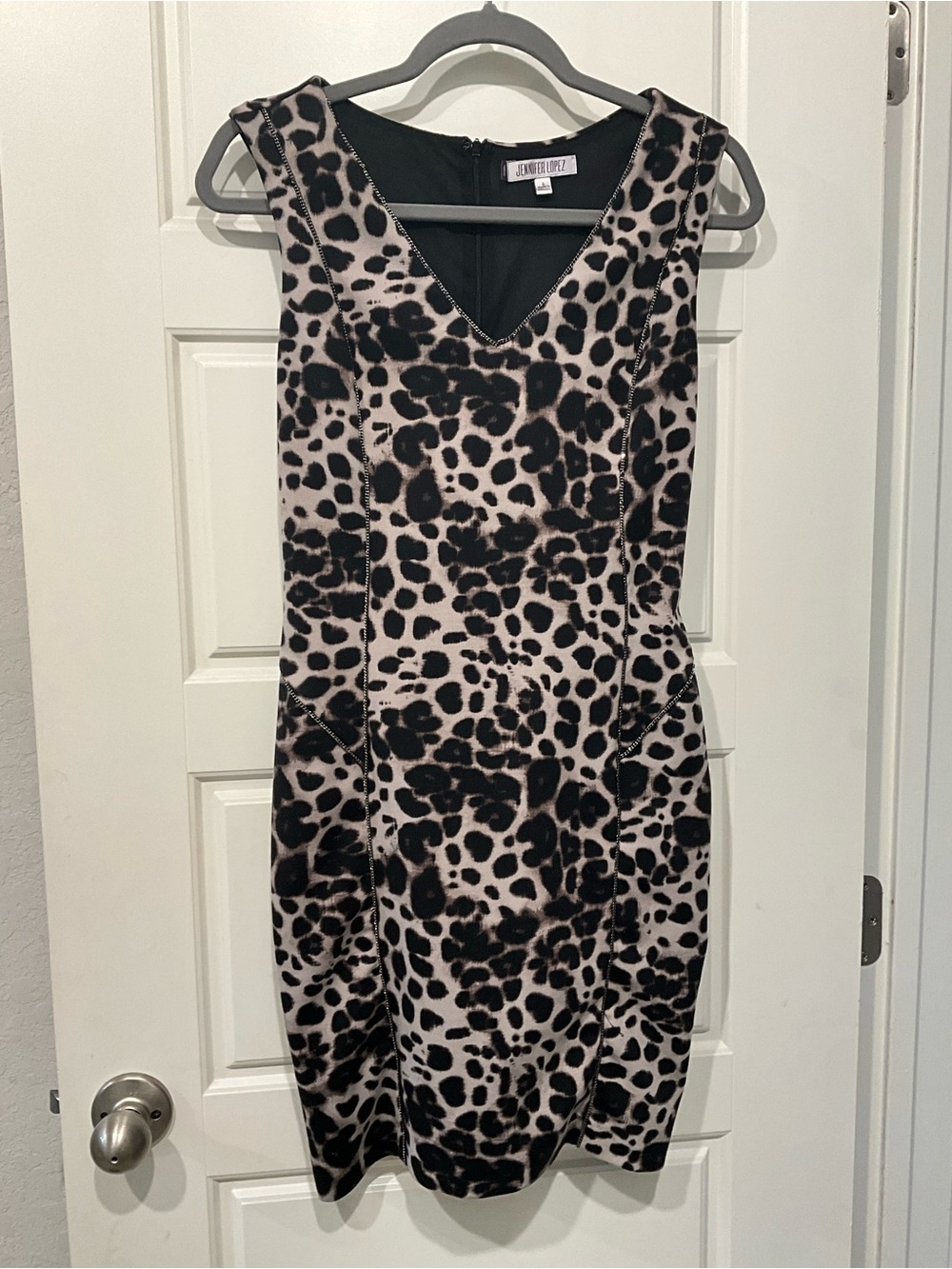 Jennifer Lopez Size 6 Leopard Print Sleeveless Sheath Dress